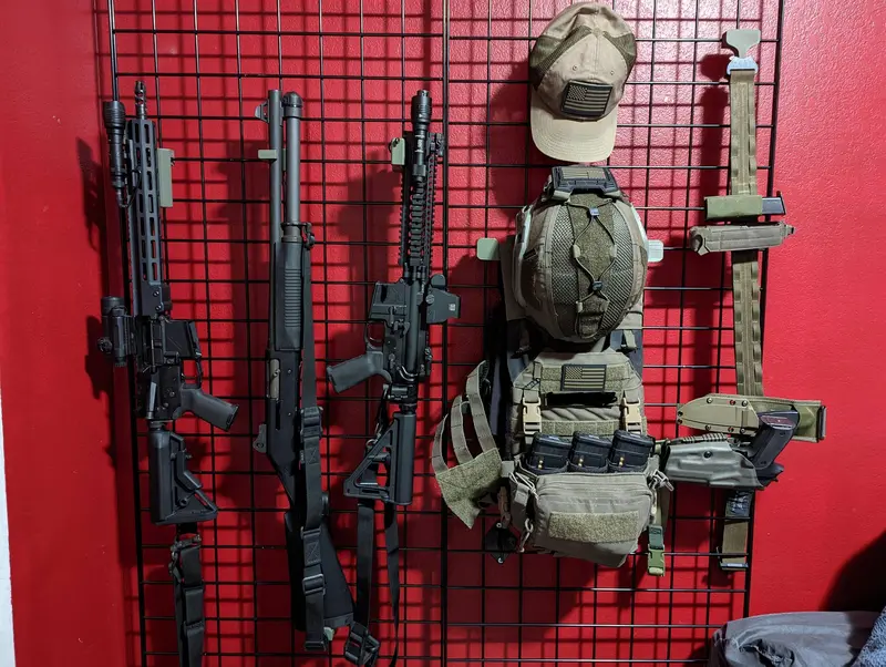 M-Lok Vertical Rifle Mount For Gridwall – Integrated Tactical Gun Storage 1