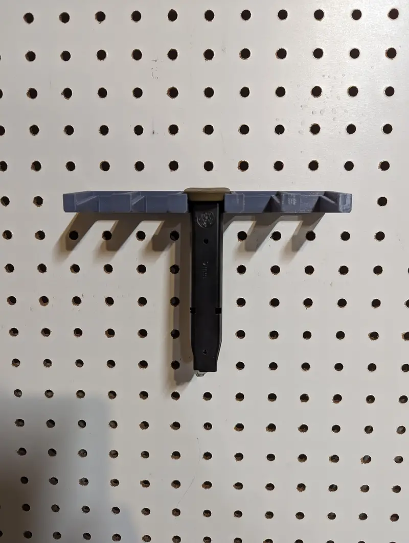 S&W M&P Magazine Mount For Pegboard & Skadis – Modular Pistol Mag Rack 1